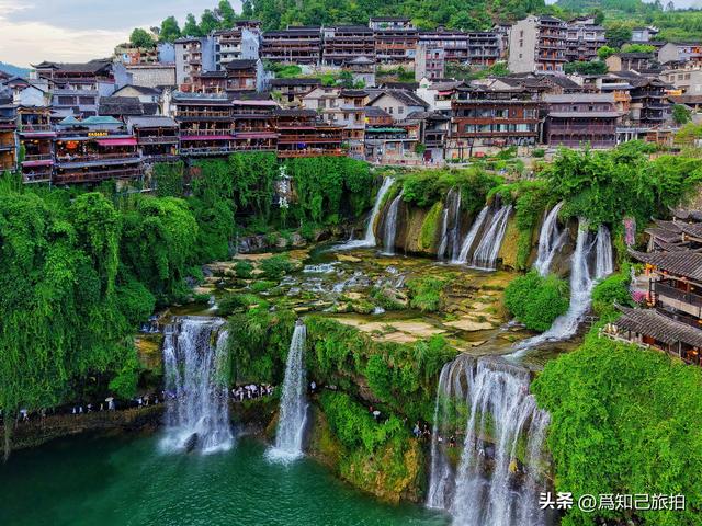 有着2300年历史的芙蓉镇是湘西“四大名镇”之一
