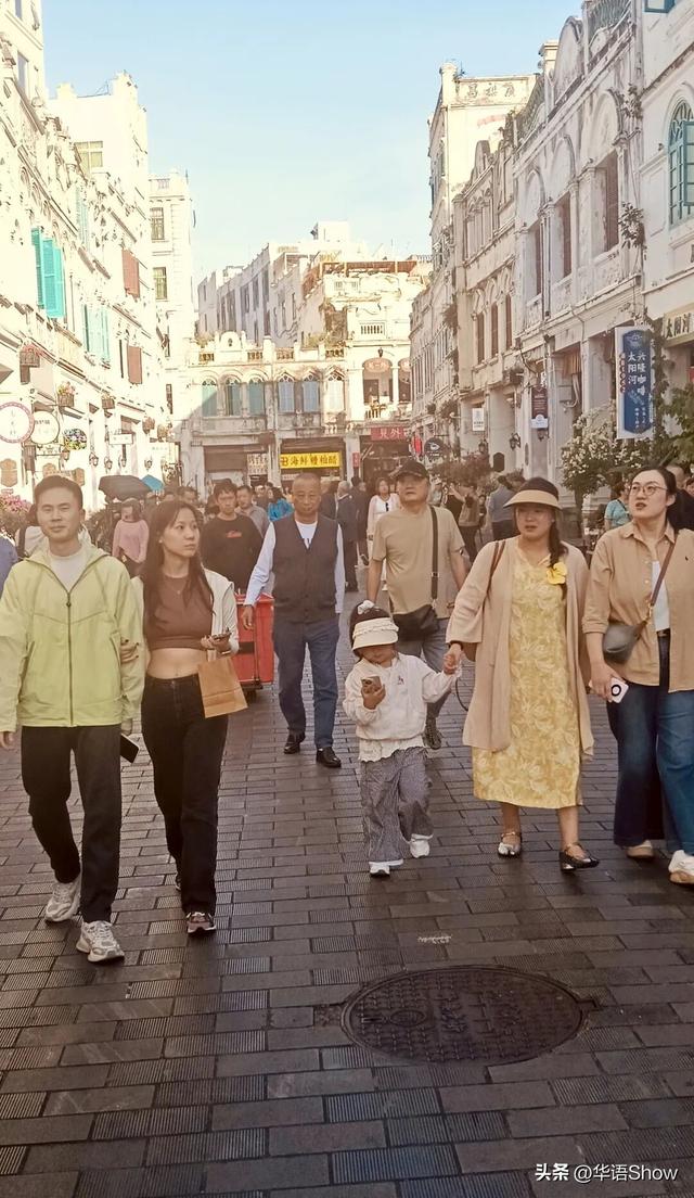 封关前瞻丨海口骑楼老街冬日景象：满眼都是外国人