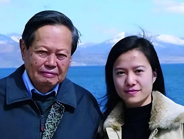 同是诺贝尔奖获得者，为何我们常提杨振宁，却少闻李政道？