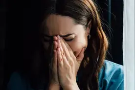 如何与离家工作的子女保持良好沟通，关心他们的生活和工作情况图片