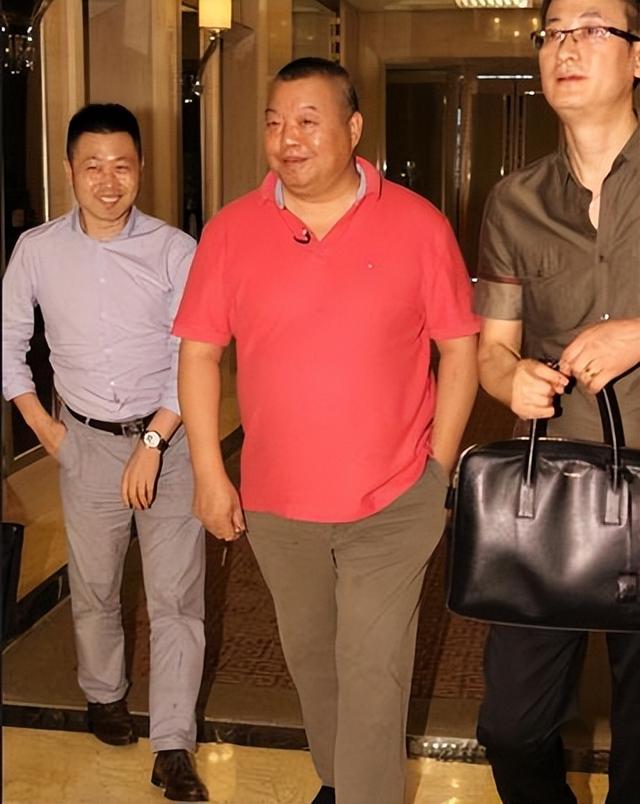 她5次上春晚，被恩师夺初夜，自杀未遂不幸流产，57岁却依旧单身