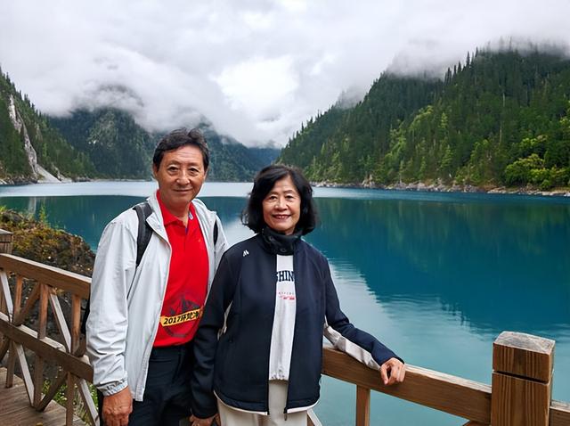 四川旅游：三游人间仙境九寨沟（图）