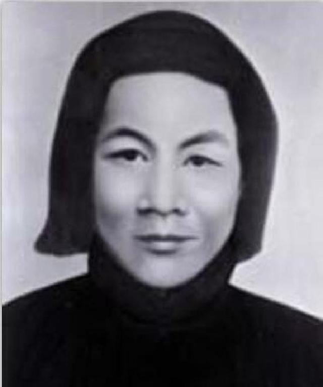 毛主席追悼会上，长女李敏罕见发火质问：我哥哥毛岸成人呢？