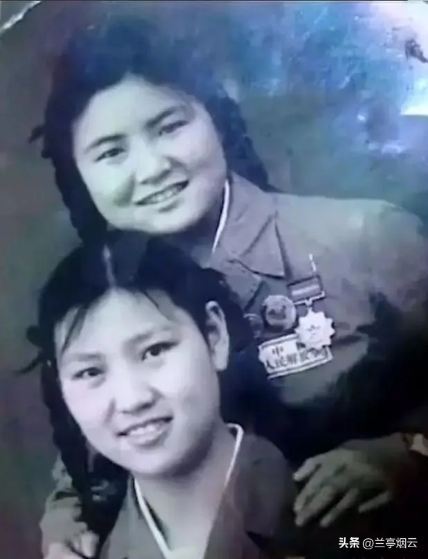 她23岁为国牺牲，初恋为其守墓终生未娶，弟弟苦寻64年在墓地恸哭