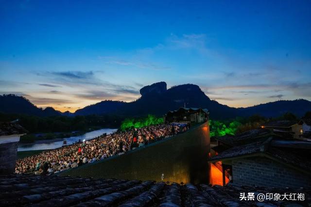 张艺谋在武夷山种了棵“浪漫树”——印象大红袍的浪漫永不打烊！