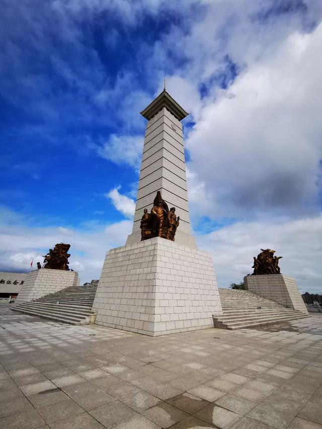 登上“丹东舰”勾起当兵回忆，参观“纪念馆”崇敬烈士英雄。