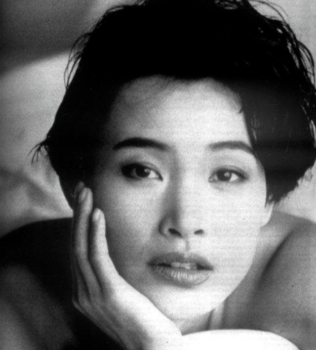 19岁被两名美国医生侵犯，留美43年受尽屈辱，归国后终于尝到甜头