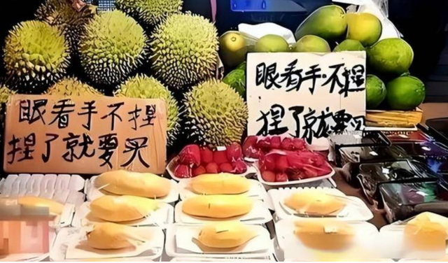 泰国大量水果腐烂，因为摊上的一句中文，中国游客：自己留着吧