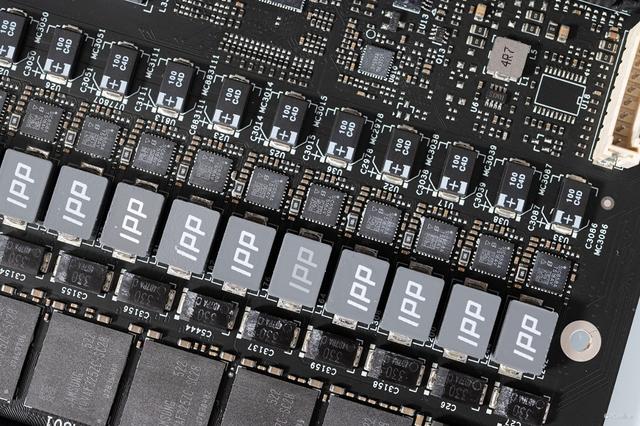 iGame RTX 5090 D v2火神显卡评测：凌厉方正硬汉！性能依旧能打！