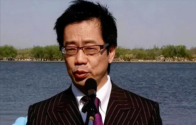 骗光明星20亿，连亲妈都不放过，霍家“逆子”被钉上“耻辱柱”！