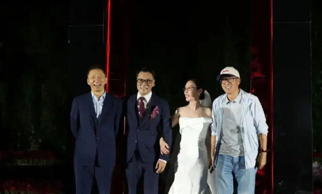 当当网61岁李国庆结婚现场：与59岁张丹红牵手 张朝阳俞敏洪太开心