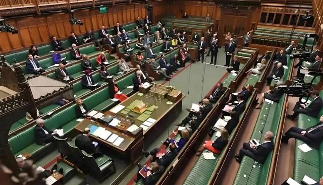 又让张召忠说中了？东拼西凑550亿建的2艘航母，如今彻底成为累赘