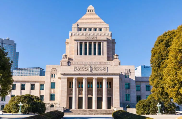 特朗普致电东京，解放军点出日本灭亡之道	，日前首相：高市已认输