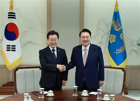 李在明终于回应了：登机访美前，下令韩国警方务必给中国一个说法