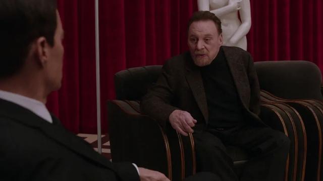 从玻璃箱到红房间：解析《双峰》回归季的超现实密码