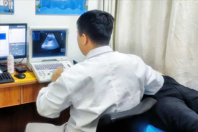 乙肝患者一滴酒都不能沾？医生警告：若喝一次，4个后果无法承担