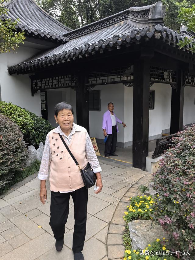 国庆假期中，陪父母逛白沙公园，欧式城堡，濯锦园，宇宙舞厅