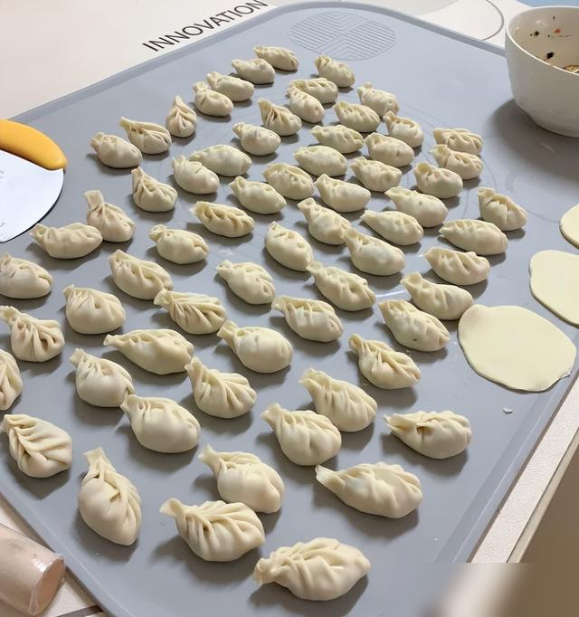 厨房里这种“揉面垫”有玻璃纤维，坑了不少老百姓，你家有吗？