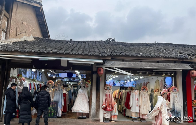 别再复制粘贴了！古镇的生死十字路口，烟火气该咋留？