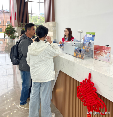 不止有美景，更有温情：玉龙雪山景区职工用行动温暖万千游客路
