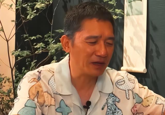 梁朝伟不再隐瞒，坦白久居日本的原因，难怪结婚17年都不要孩子