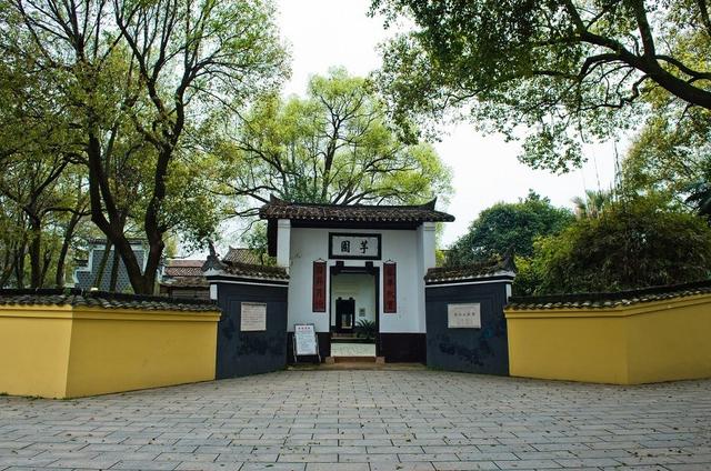 46年李立三拜访毛主席，走后主席面露不悦：让后勤部给他换套衣服