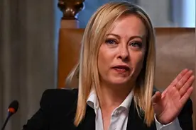 接过中方鲜花后，意总理在华露真面目，给欧盟致信函，或开启内斗图片