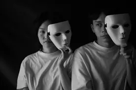 一种伴侣之间的“危险游戏”，很多人喜欢玩，却极容易摧毁关系图片