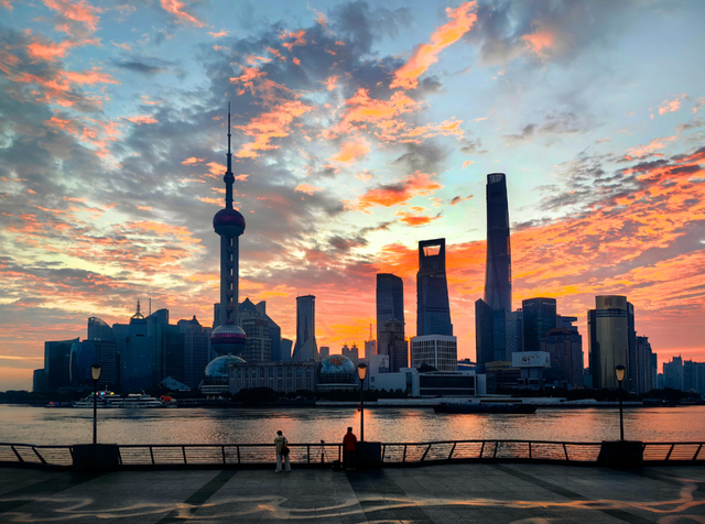 跨国车企齐聚进博会：从“参展”到“扎根”