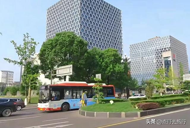 实惠！成都到都江堰旅游，2.8元公交车直达！