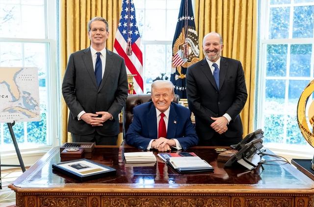 25年来首次，拿到稀土磁铁后，美财长宣布：摆脱中方“卡脖子”