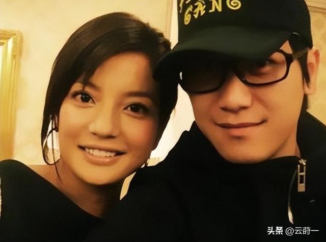 黄有龙做梦也没想到	，自己花重金培养大的女儿，竟给赵薇做了嫁衣