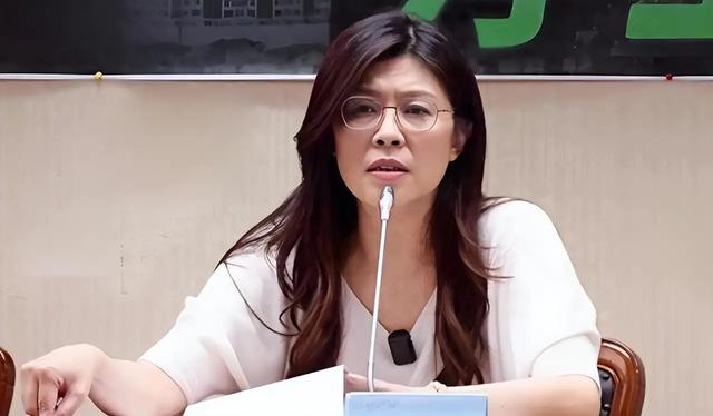 郑丽文上任首日，洪秀柱提出统一建议，盼其赴陆完成连战未尽事业