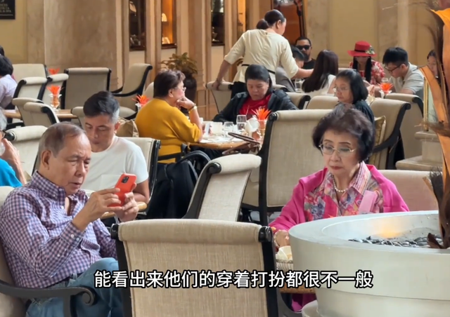 博主体验菲律宾生活，富人一餐500，穷人吃二手炸鸡，3平方睡10人