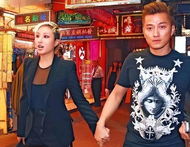 窦骁不忍了！何超莲4字回应婚变成笑话？向太怂了，连夜删文表态