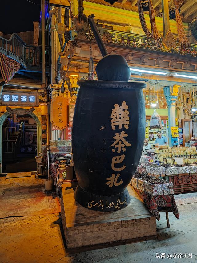喀什古城，这座纵横交错彩色的街巷里，藏着西域古国的印迹