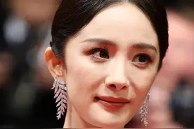 戛纳红毯这一幕，将杨幂的尴尬境况，展现的淋漓尽致图片