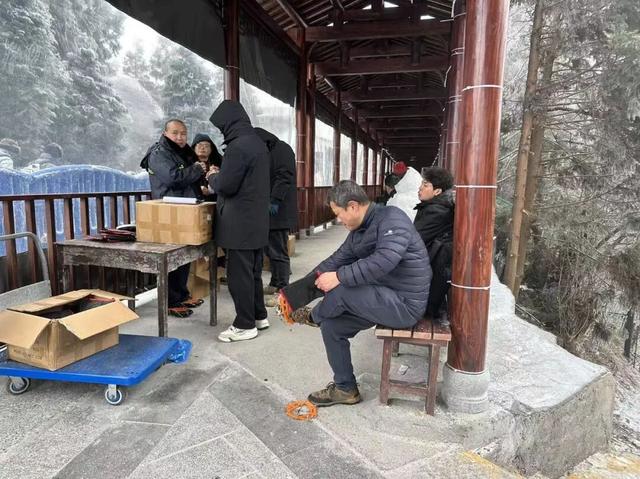 冰雪仙境，暖心守护｜明月山雪季暖心服务清单请查收！