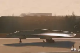 空军首款三发战机，歼36并不难看，内置弹舱可挂两枚高超弹图片