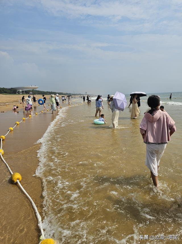 畅玩黄金海岸，金沙滩，银海湾，大海的阵阵涛声如雷贯耳！