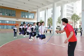 三亚中小学生玩转“课间15分钟”图片