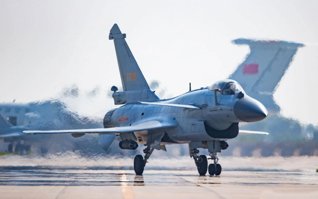 美军如何打才能赢解放军？要有6代机！6代机在哪里？在中国手里