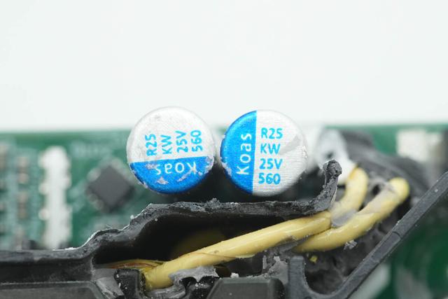 一颗就能顶五颗，这家芯片厂商垄断荣耀大单，100W氮化镓快充拆解