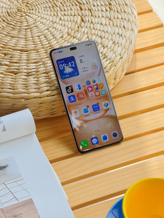 荣耀史上续航最强千元机！8000mAh+四曲屏，这手机是充电宝成精？