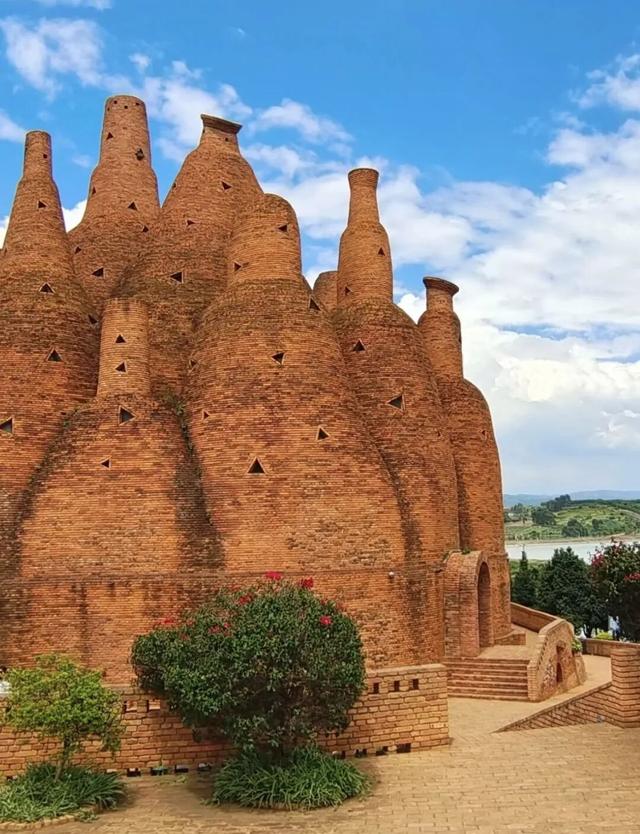 不输昆明！高铁可达20℃暖冬小城，泡温泉晒太阳水果随吃！人少物价低，6元就嗦粉！