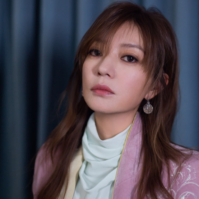 事业没了	、婚也离了	，49岁赵薇近况曝光，原来被封杀只是冰山一角