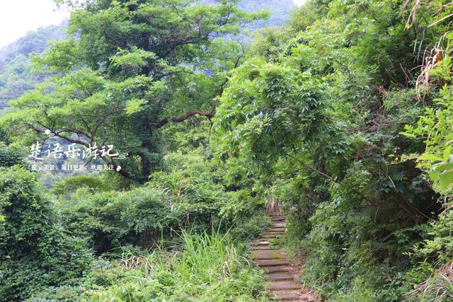宁波余姚的孙郎埠村，藏于山岙犹如桃源秘境，但清潭浅瀑美不胜收