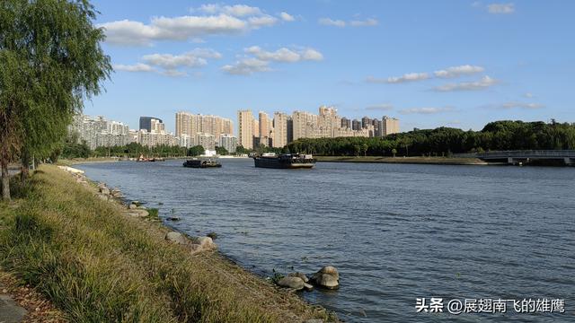 《我家住在吴淞江畔旁》