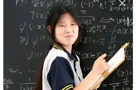 在一个平凡的小镇上，生活着一个名叫姜萍的少女图片