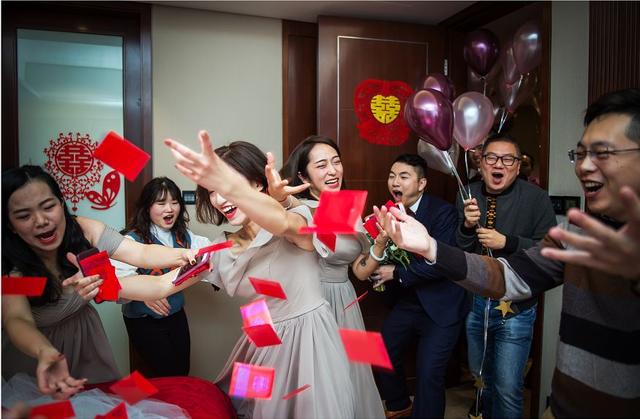 拦婚车索要50条香烟的3人，已社会性死亡，结局舒适，评论区炸锅